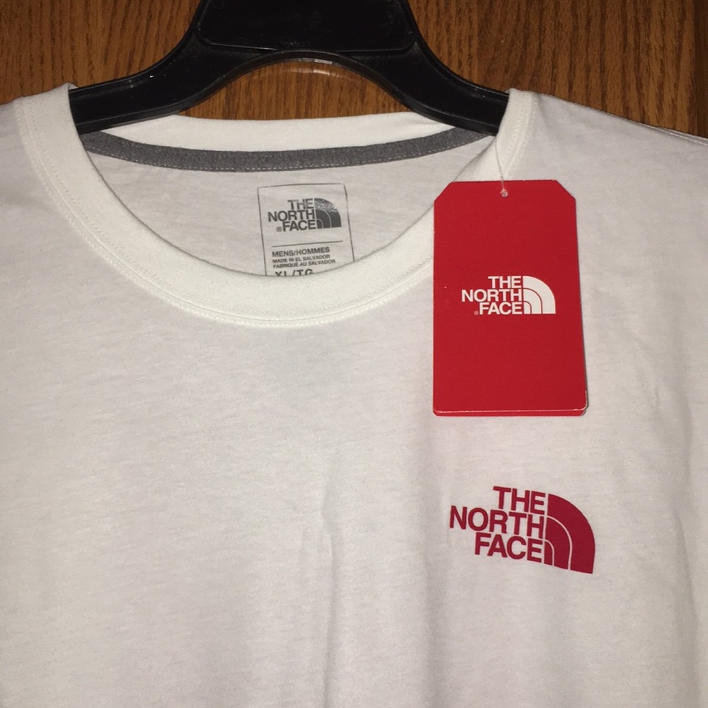 🔥🔥Beautiful new North Face t-shirt white/ Red - Picture 3 of 5